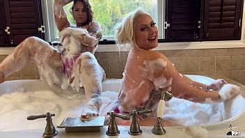 Mz Dani And Scarlett Get Hot And Wet In The Jacuzzi Xvideos