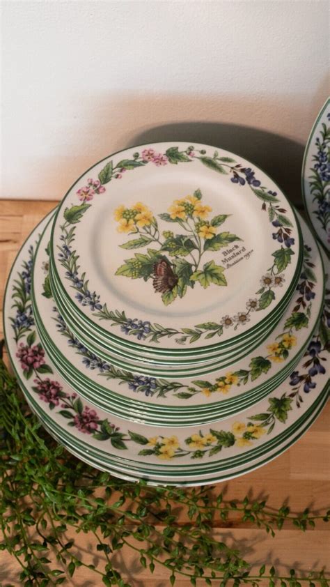 Royal Worcester Herbs Botanical Green Trim On Porcelain Dinnerware Set