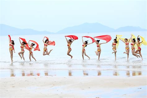 Bikini Vietjet L N S Ng The Face