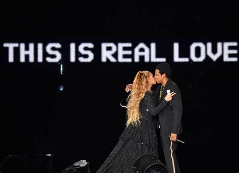 Beyonce Strips Fully Naked In Very Candid Beach Snap Daily Star