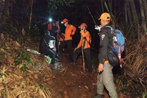 Tim Sar Evakuasi Pendaki Gunung Tampusu Alami Cedera Kaki Antara News