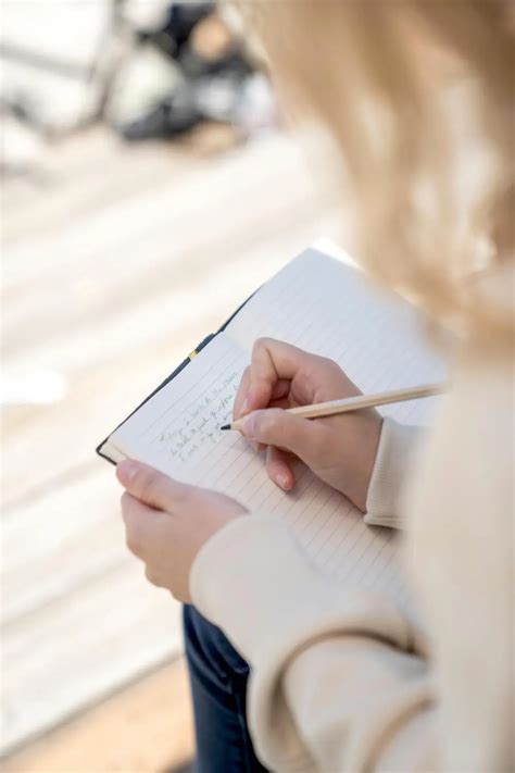 Benefits Of Journaling For Seniors Aging In Place Givers