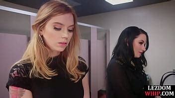 Domination lesbienne avec jouet et strapon anal baisée XVIDEOS