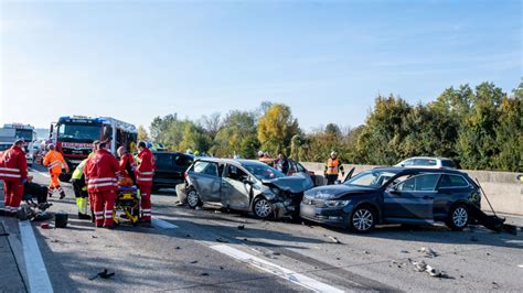 Massen Crash Auf Der A Verletzte Kinder Darunter Oe At