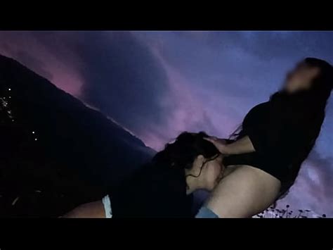 HALLOWEEN AL NATURAL CON MI AMIGA BICURIOSA NOS DIMOS LENGUA Y SU ESPOSO LLAMANDOLA XVIDEOS