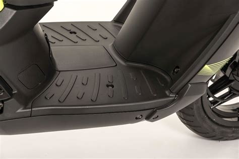 Motorrad Vergleich Peugeot Kisbee T RS Vs Peugeot Streetzone Naked