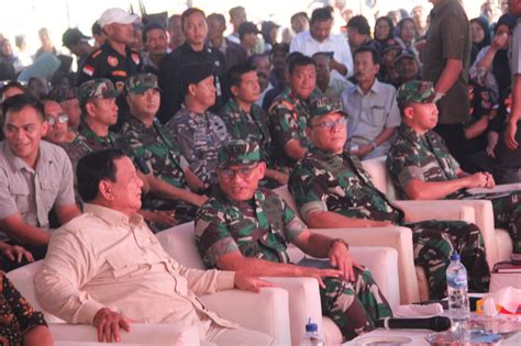 Menteri Pertahanan Ri Prabowo Subianto Didampingi Rektor Unhan Ri