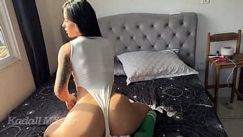 Chica Joven Chupando Caliente A Su Novio XVIDEOS