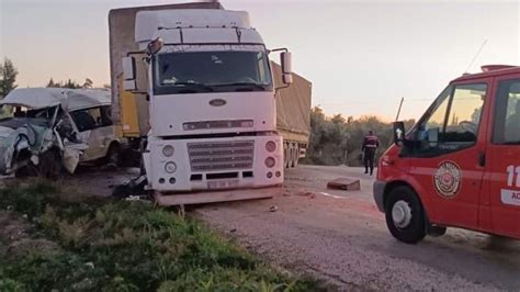 Osmaniye de feci kaza Tır ile minibüsün çarpışması sonucu 2 kişi öldü