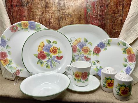 Vintage Corelle Summer Blush 27 Piece Four Place Setting Saltpepper