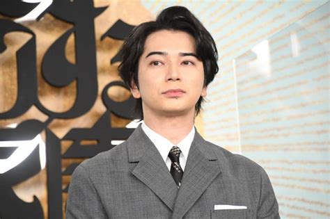 松本潤、10代前半の家康は「楽しんで演じた」 有村架純とかくれんぼ！｜シネマトゥデイ