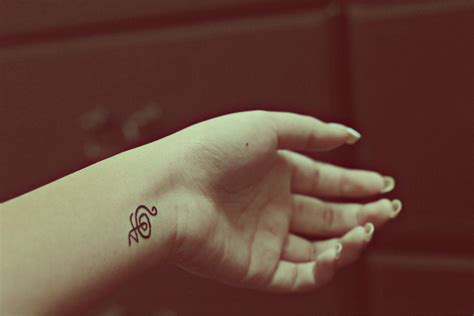 Hakuna Matata Symbol Tattoo Wrist