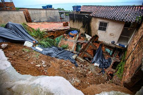 Jornal Correio Moradores Relatam Tens O Ap S Deslizamento Em Plataforma