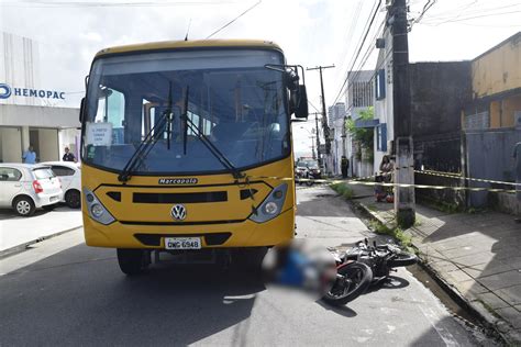 Motociclista Morre Ap S Ser Atingido Por Nibus Escolar No Bairro Do