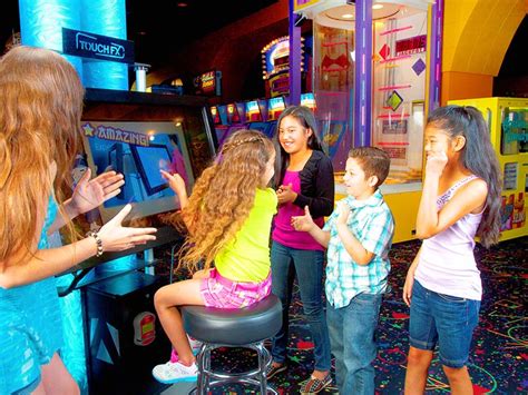 Indoor Family Arcade - Game Room in Palm Springs | Boomers Palm Springs