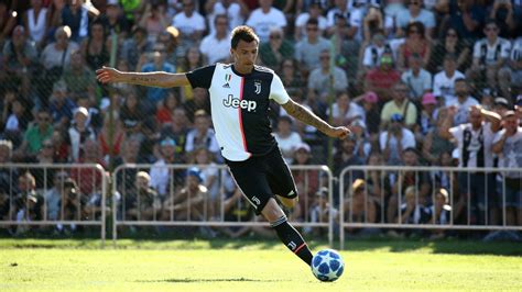 Mario Mandzukic: AC Milan brings ex-Juventus striker back to Serie A ...