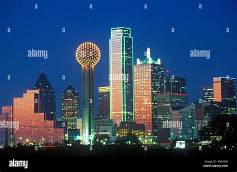 Dallas TX skyline at night with Reunion Tower Stock Photo - Alamy