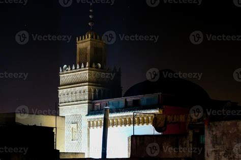 Mosque at night 14786194 Stock Photo at Vecteezy