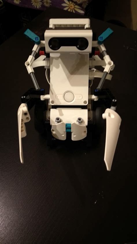 My First Kinda MOC CentiBot Scrolller