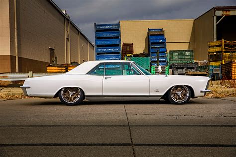 The 20-Foot Stunner: Charley Lillard’s 1965 Riviera