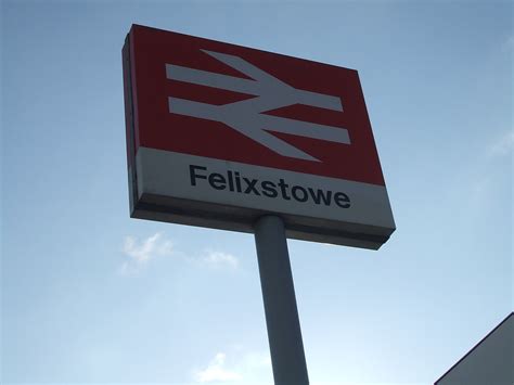 Felixstowe Station BR Sign Felixstowe S Classic Entrance Flickr