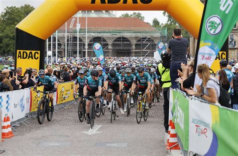 Radrennen In Stuttgart Tausende Auf Den Stra En Bei Brezel Race Und