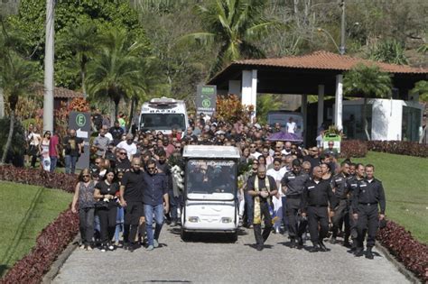 Corpo De Policial Militar Morto Em Paciência é Enterrado Na Zona Oeste