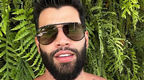 Gusttavo Lima mostra os filhos em sua luxuosa mansão de Angra