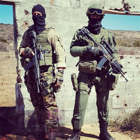 South African Special Forces with R5 rifle [720x720] : r/MilitaryPorn