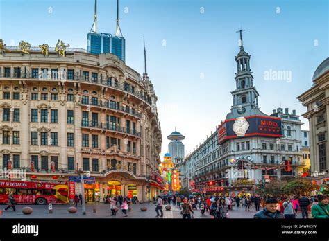 Nanjing road shopping area hi-res stock photography and images - Alamy