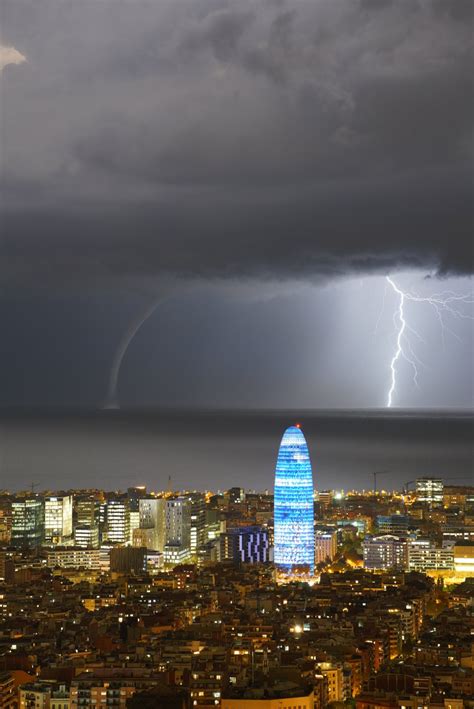 Les Millors Imatges De Lespectacular Tempesta El Ctrica A Barcelona