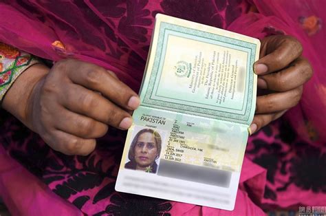 Pakistan Issues First Third Gender Passport To Transgender Activist Cgtn