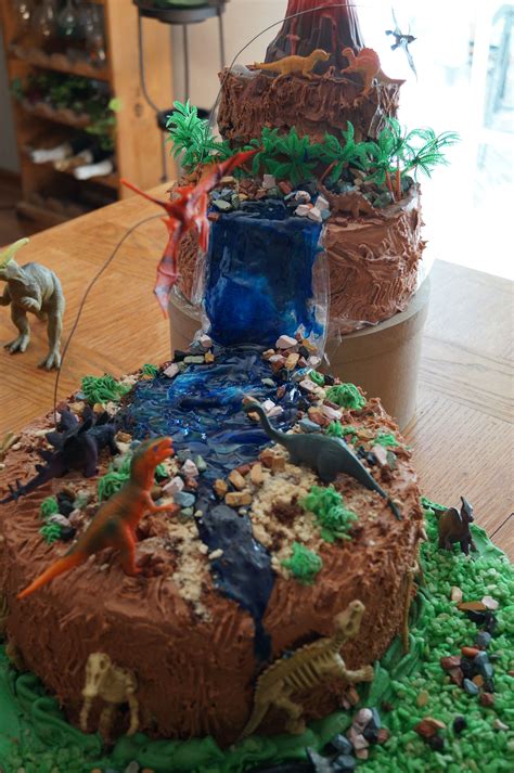 Dinosaur Cake Love The Idea Of The Flying Dinos Dinosaur Birthday