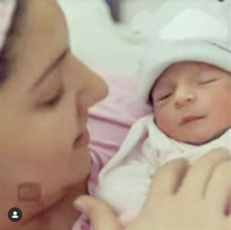 New Mom Anushka Sharmas First Picture With Her Newborn Daughter She