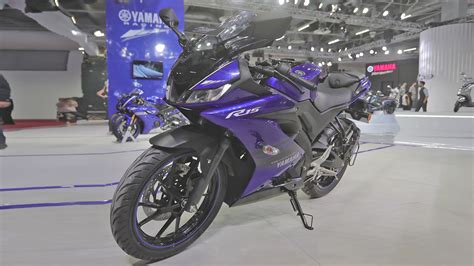 Yamaha Yzf R V Std Bike Photos Overdrive