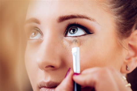 Cómo Debes Maquillarte Para Tapar Tus Ojeras Correctamente Bien Bonita