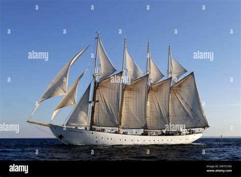 Portuguese Schooner Santa Maria Manuela Sunderland Race Start