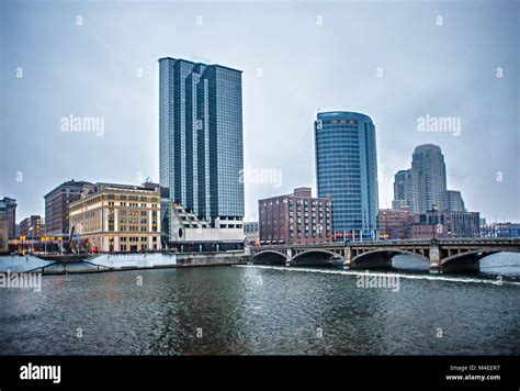 grand rapids michigan city skyline and street scenes Stock Photo - Alamy