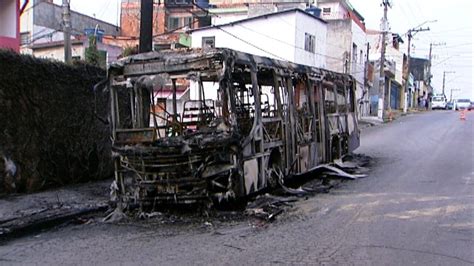 V Deo Grupo Coloca Fogo Em Nibus Em Embu Das Artes Na Grande Sp