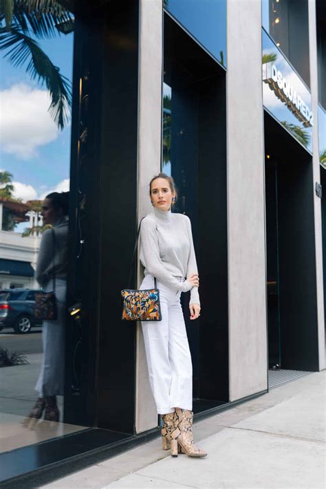 Louise Roe Wearing Spring Denim Trends With White Jeans And Snakeskin