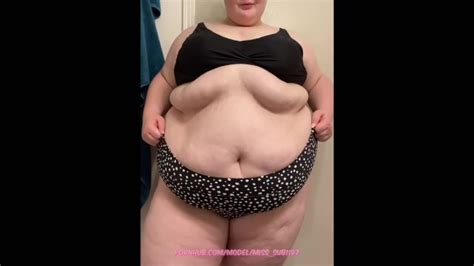 SSBBW Shows Off In Bikini
