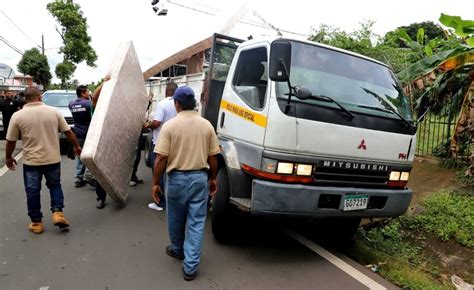 Afectados por lluvia en Pedregal reciben ayuda social de la Alcaldía de