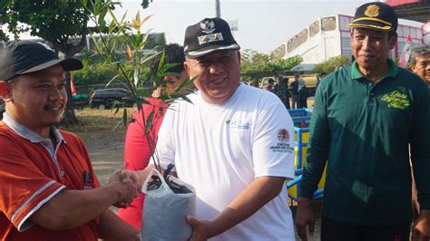 Aksi Bersih Lingkungan Dan Penanaman Pohon Warnai Hari Lingkungan Hidup