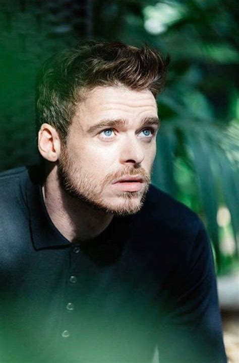 Download Richard Madden Nature Photoshoot Wallpaper