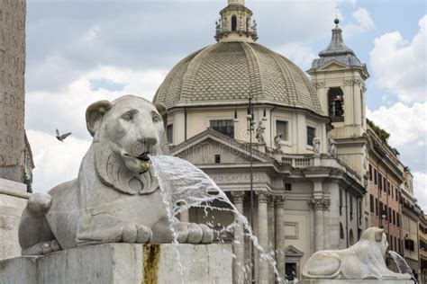 Piazza Del Popolo Fontana Dei Leoni Dettaglio Roma Italia