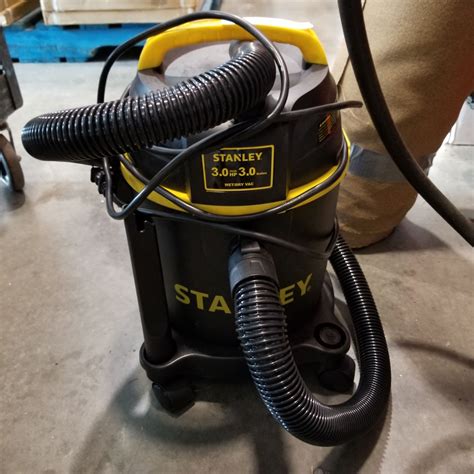 Stanley 3hp 3 Gallon Shop Vac W Hose And Attachment