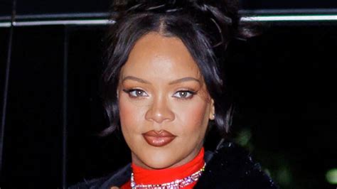 Rihanna Ne Jure Que Par Cette Couleur Tendance Et Flatteuse Qu Elle