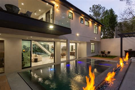 Photo Of In This Sherman Oaks Residence Showcases Indoor Outdoor