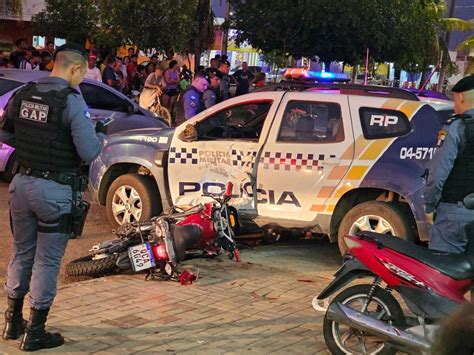 Motociclista Empina Moto Colide Contra Viatura E Quase Atinge