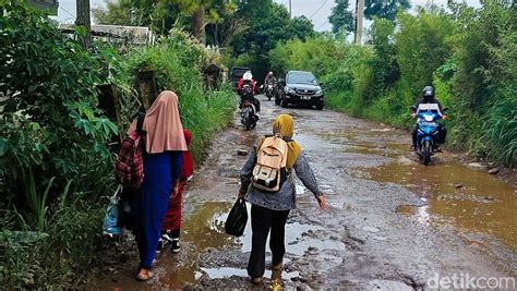 Kondisi Jalan Di Jalur Alternatif Bandung Lembang Yang Mengerikan